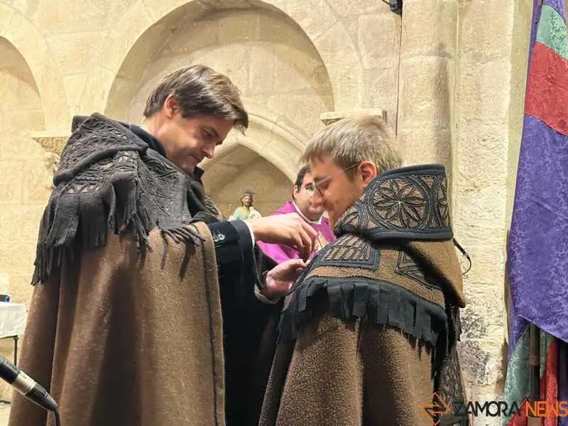 entrada nuevos hermanos Capas Pardas _12