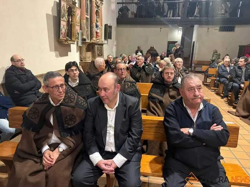 entrada nuevos hermanos Capas Pardas 