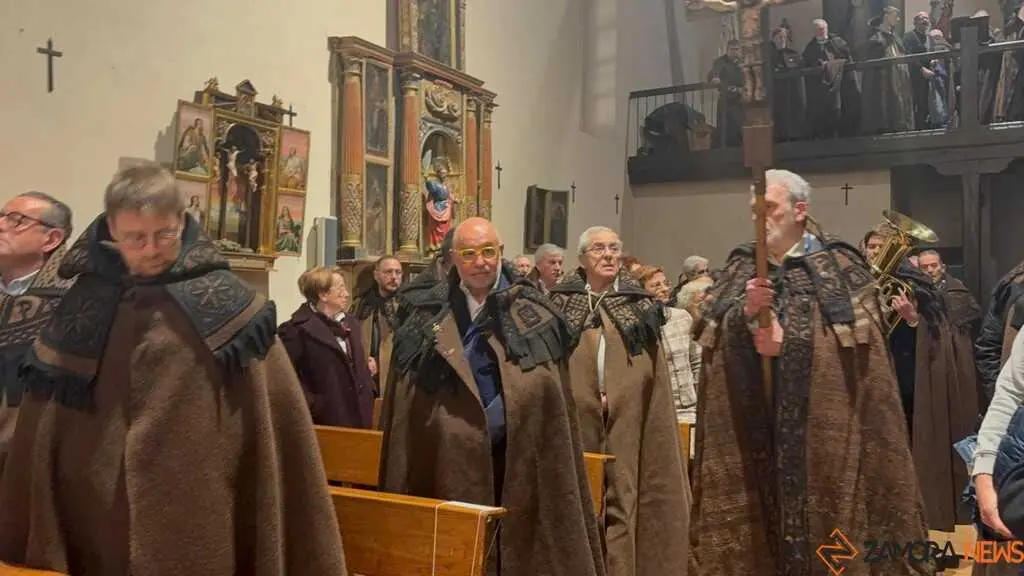 entrada nuevos hermanos Capas Pardas _3