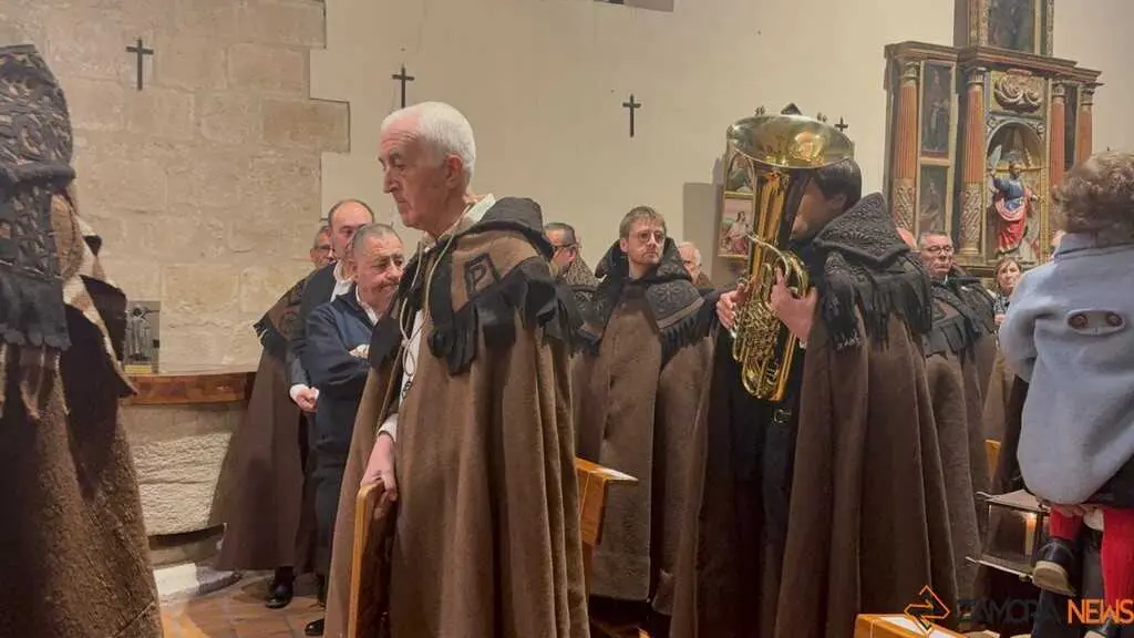 entrada nuevos hermanos Capas Pardas _6