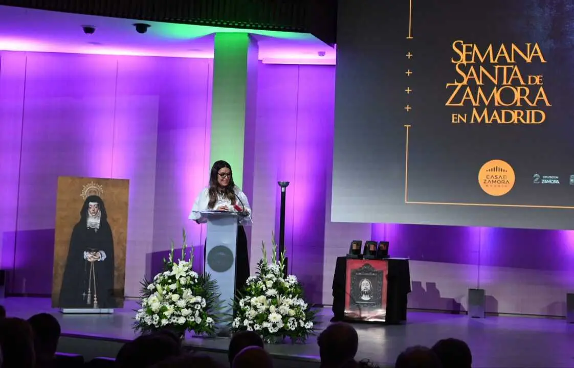 Foto 1 Yanela Clavo pregonera 2026