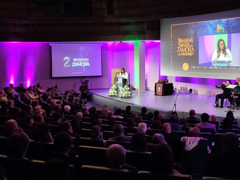 Foto 2 Yanela Clavo pregonera 2026