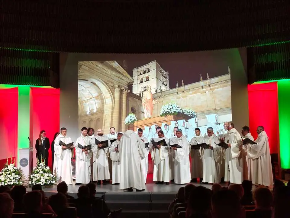 Foto actuaci&oacute;n Coro de la Hermandad de Luz y Vida