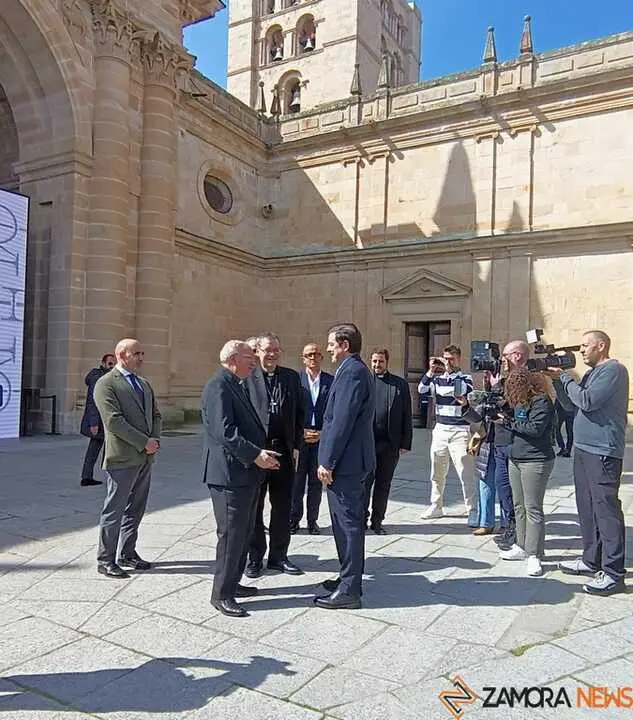 Visita de Ma&ntilde;ueco a las Edades del Hombre Zamora_8