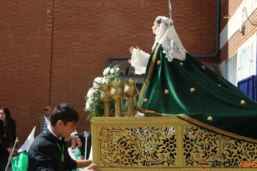  procesi&oacute;n de los alumnos del colegio Sant&iacute;sima Trinidad Amor de Dios_5
