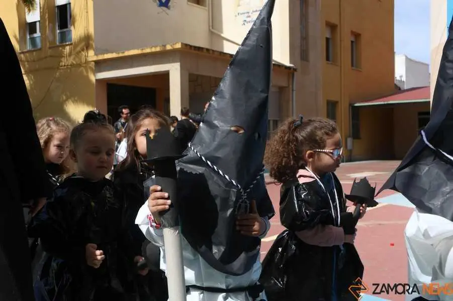 procesi&oacute;n escolar semana santa Nuestra Se&ntilde;ora del Roc&iacute;o_3