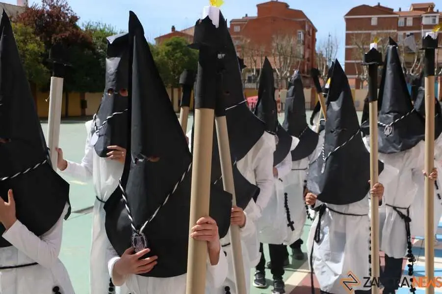 procesi&oacute;n escolar semana santa Nuestra Se&ntilde;ora del Roc&iacute;o_10