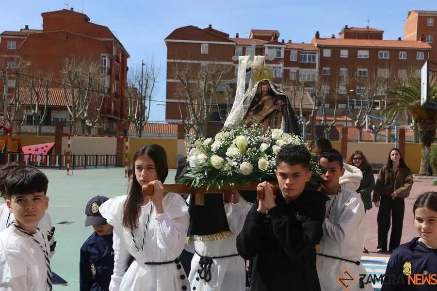 procesi&oacute;n escolar semana santa Nuestra Se&ntilde;ora del Roc&iacute;o_12