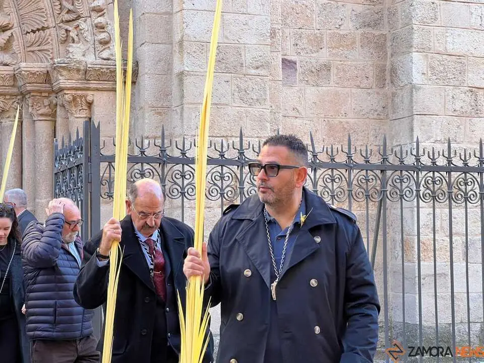 Bendici&oacute;n de palmas Obispo _10