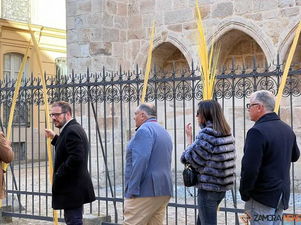 Bendici&oacute;n de palmas Obispo _13