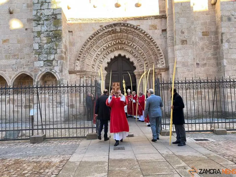 Bendici&oacute;n de palmas Obispo _17