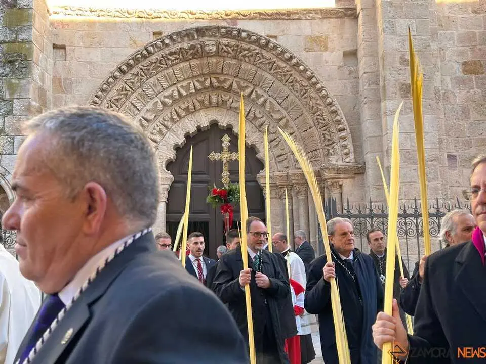 Bendici&oacute;n de palmas Obispo _18