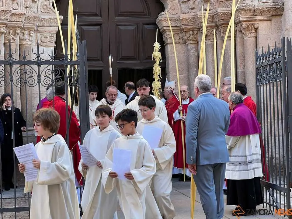 Bendici&oacute;n de palmas Obispo _23