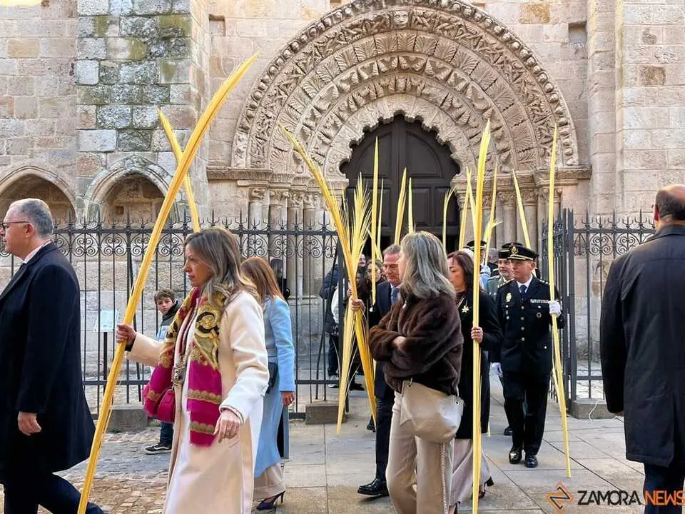 Bendici&oacute;n de palmas Obispo _29