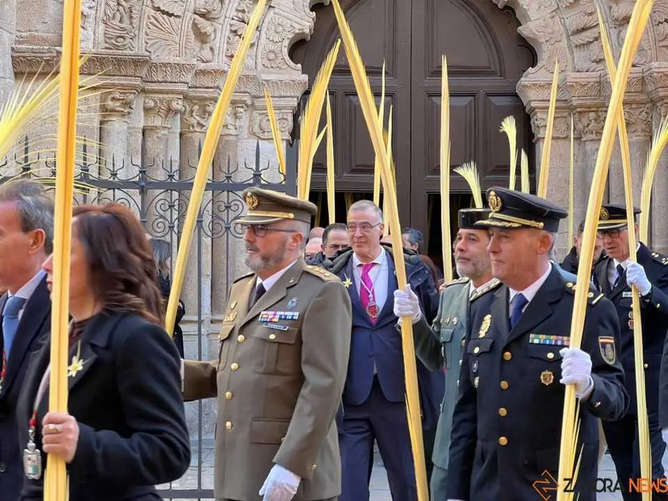 Bendici&oacute;n de palmas Obispo _33