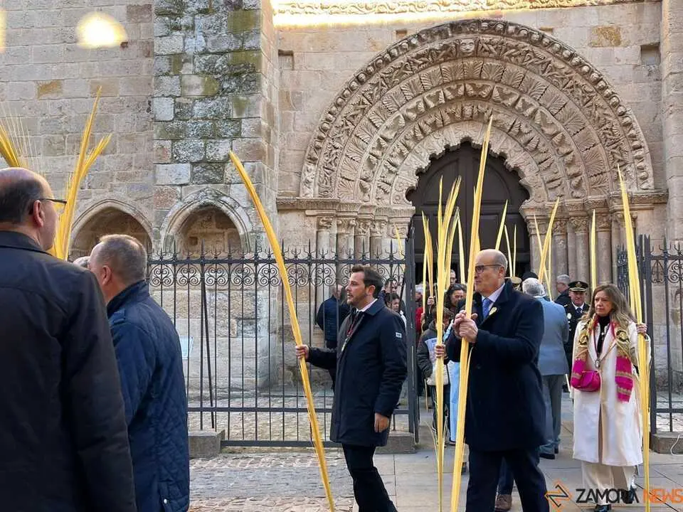 Bendici&oacute;n de palmas Obispo _34