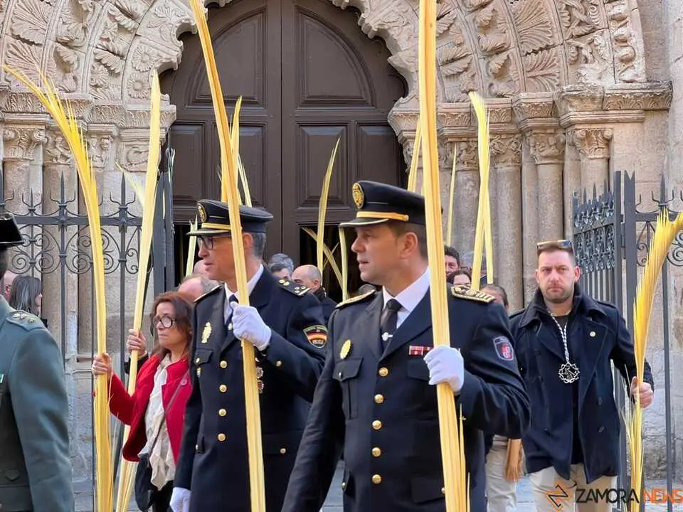 Bendici&oacute;n de palmas Obispo _35