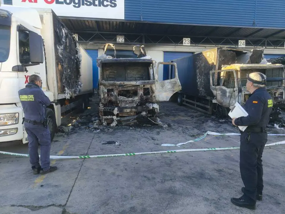 Investigaci&oacute;n seis camiones calcinados centro de transortes de Benavente