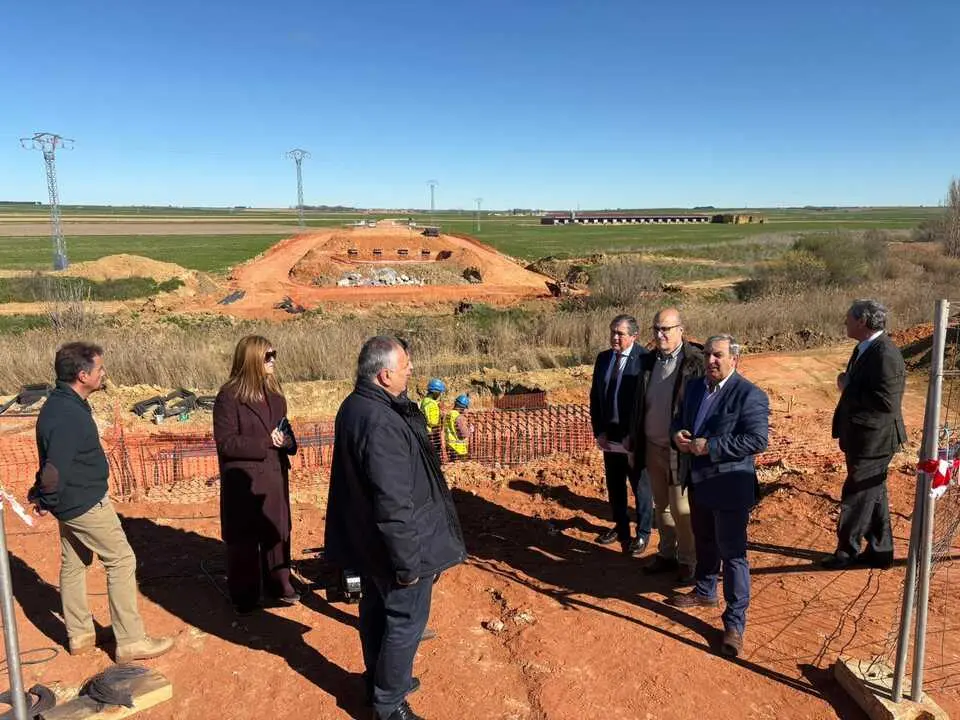  Obra del nuevo puente sobre el r&iacute;o Valderaduey 