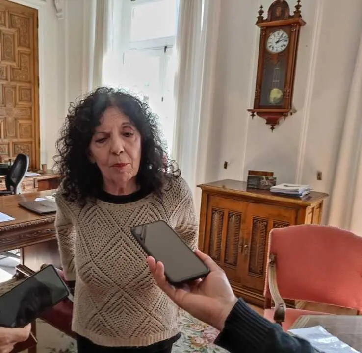 Laura Rivera atiende a los medios de comunicaci&oacute;n tras el Pleno