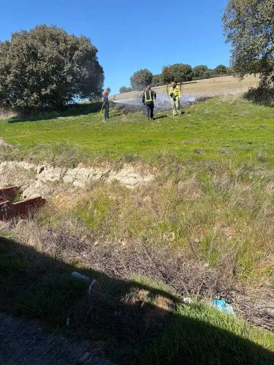 Bomberos de la Diputaci&oacute;n en Sejas de Aliste1