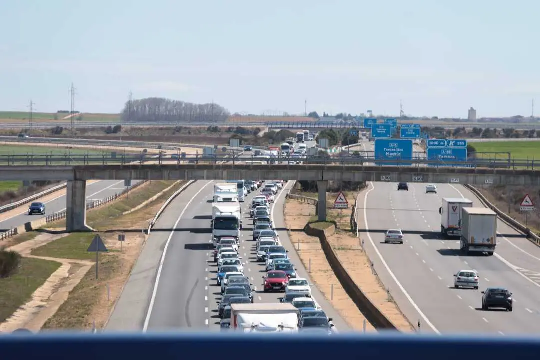 Retenciones en la autov&iacute;a. Foto de Archivo