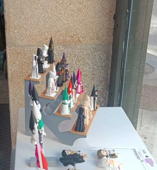 Los minisantis en una tienda de Zamora