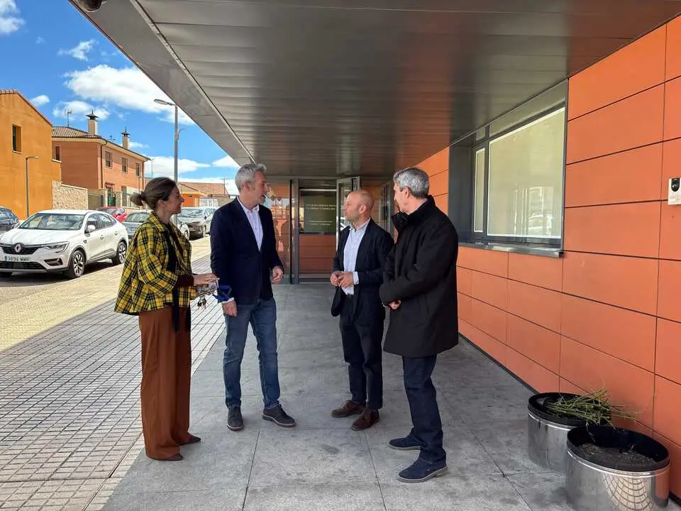 Visita Carlos Rodr&iacute;guez, alcalde de Toro, a la Fundaci&oacute;n INTRAS