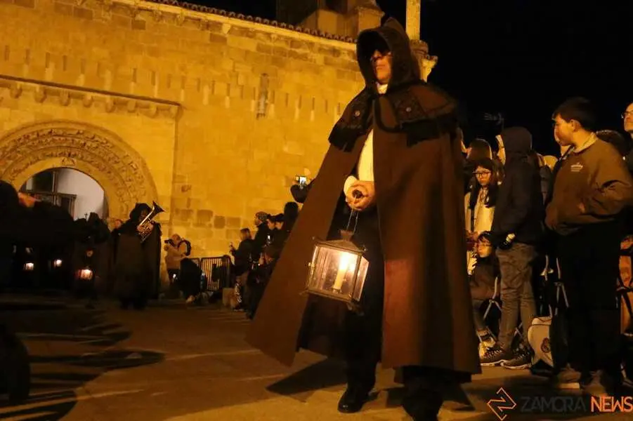 procesi&oacute;n Capas Pardas Zamora _15