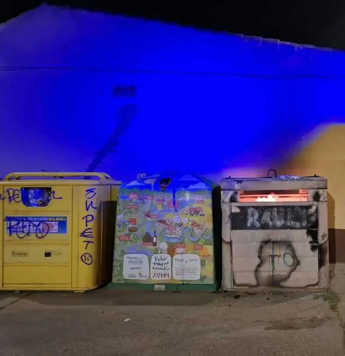 contenedores ardiendo en Villalpando