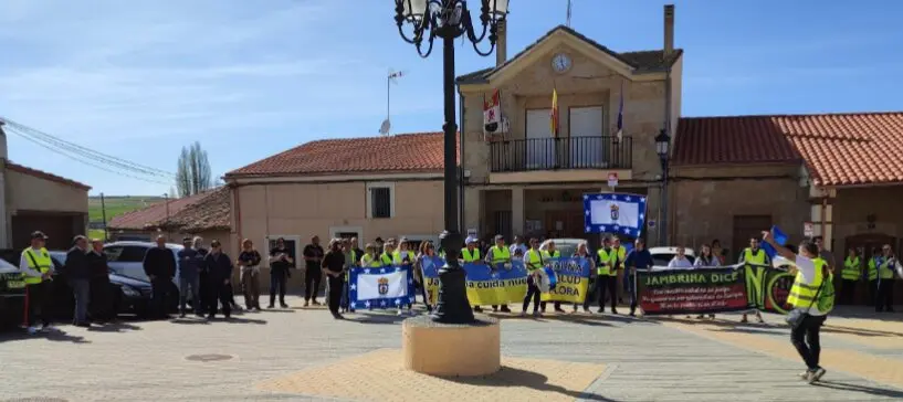 Cacelorada en Jambrina