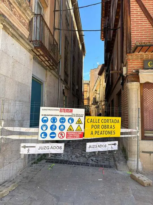 Calle cortada por obras