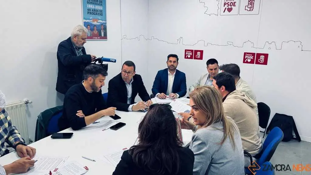 Reuni&oacute;n de Daniel de la Rosa con ejecutiva del PSOE de Zamora