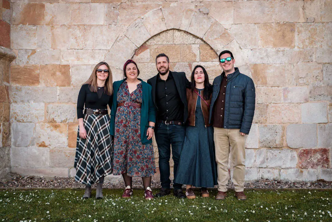 de izquierda a derecha Sonia Rebollo, Amaya Guti&eacute;rrez, Jorge de Dios, Estefan&iacute;a Mold&oacute;n y Alberto Bail&oacute;n, tras su elecci&oacute;n.