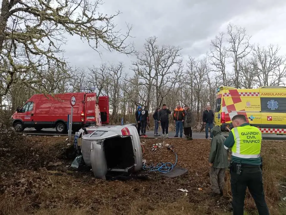 Coche volcado en Moveros1