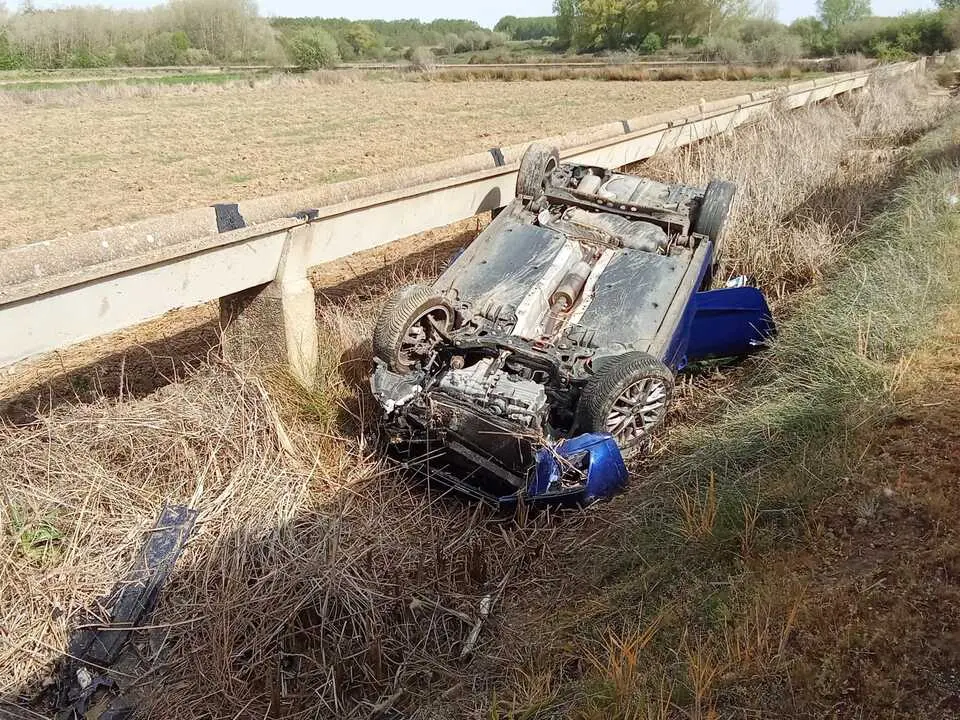 accidente turismo en Burganes de Valverde