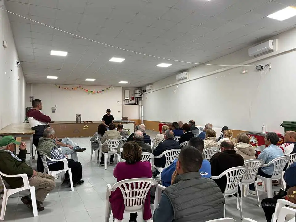 Encuentro vecinos y alcalde Rabanales