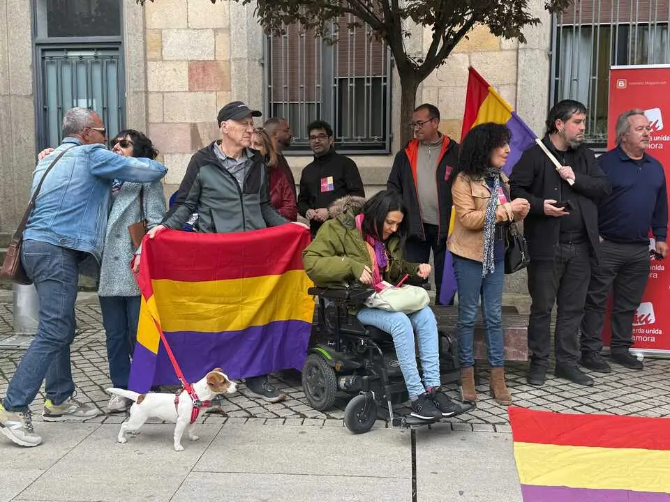 D&iacute;a de Rep&iacute;ublica en Zamora IU y PCE _5