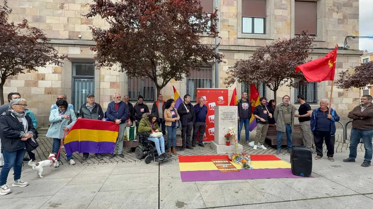 D&iacute;a de Rep&iacute;ublica en Zamora IU y PCE _8