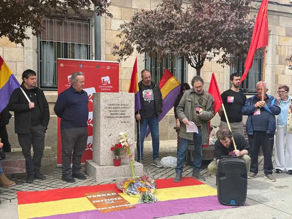 D&iacute;a de Rep&iacute;ublica en Zamora IU y PCE _12