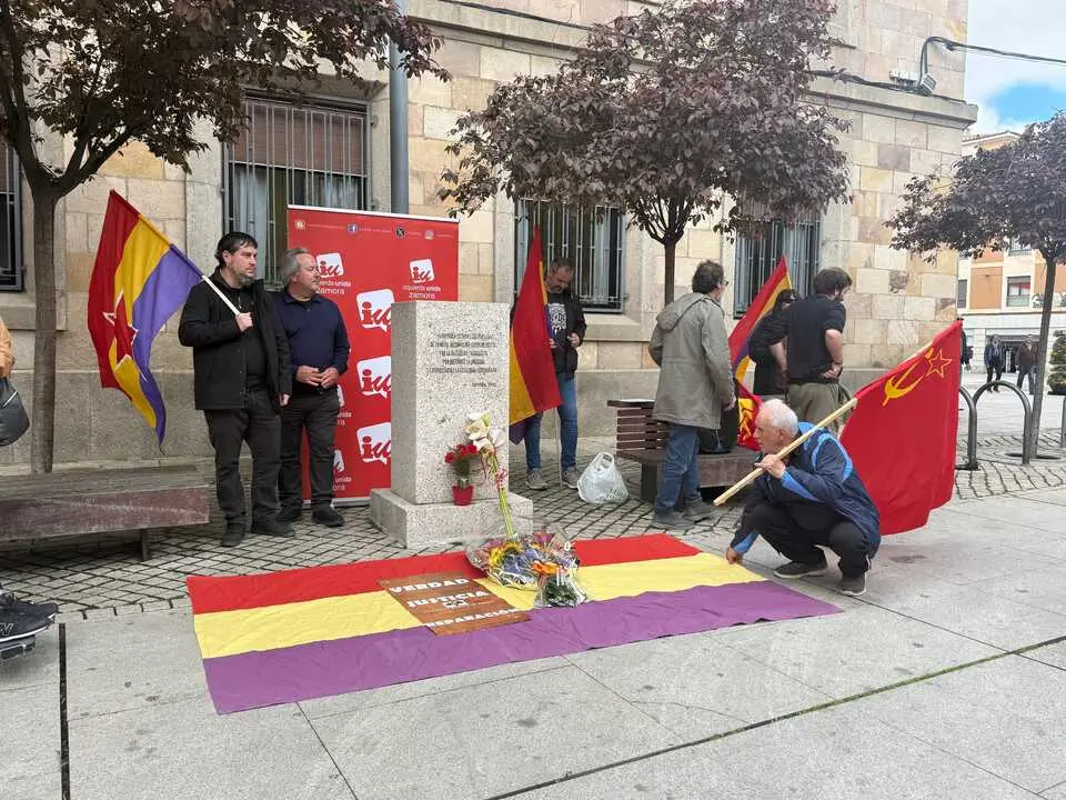 D&iacute;a de Rep&iacute;ublica en Zamora IU y PCE _13