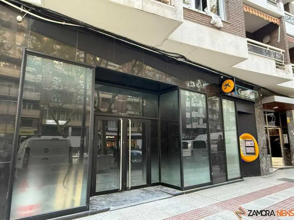 Oficina de CaixaBank en Tres Cruces 