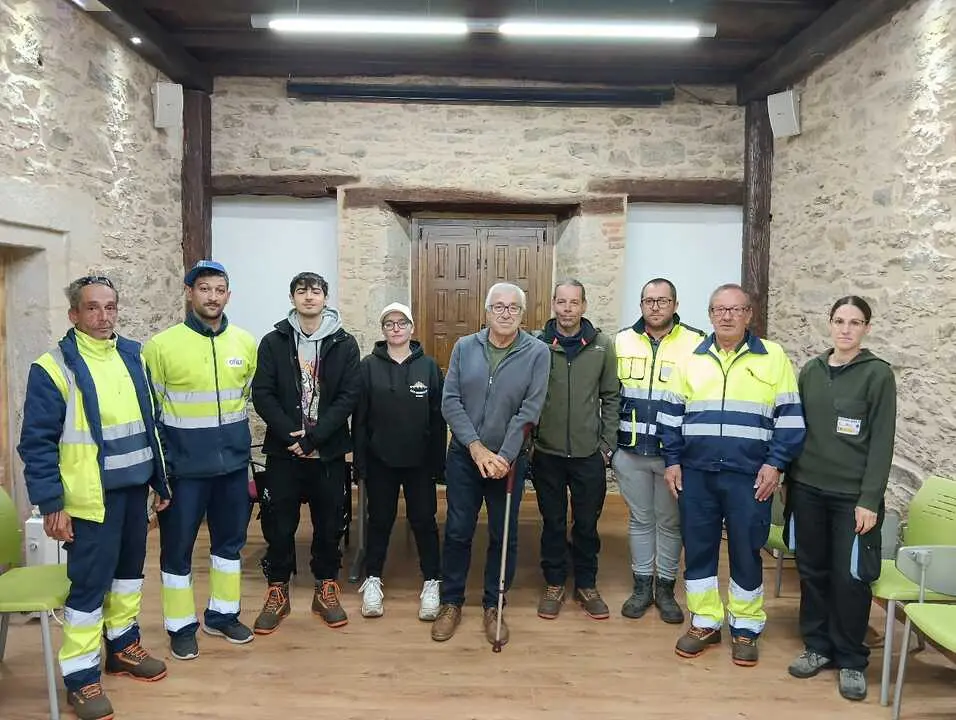 El alcalde de Puebla con los participantes en el plan de empleo