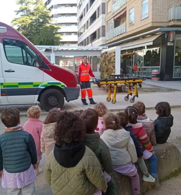 Visita trabajadora ambulancia a la Escuela Infantil La Cig&uuml;e&ntilde;a Zamora 