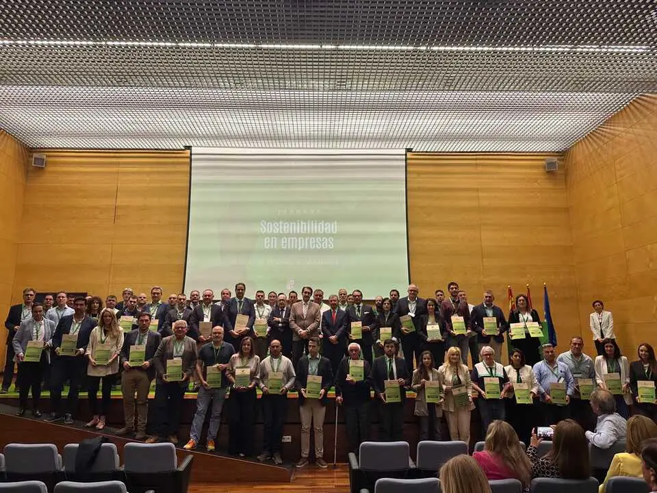 Foto de familia de los premiados