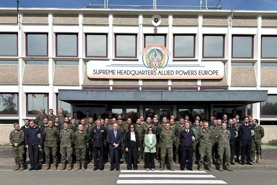 La ministra de Defensa, Margarita Robles, en su visita al contingente espa&ntilde;ol destinado en el Cuartel General Supremo de las Potencias Aliadas (SHAPE), en Mons (B&eacute;lgica)