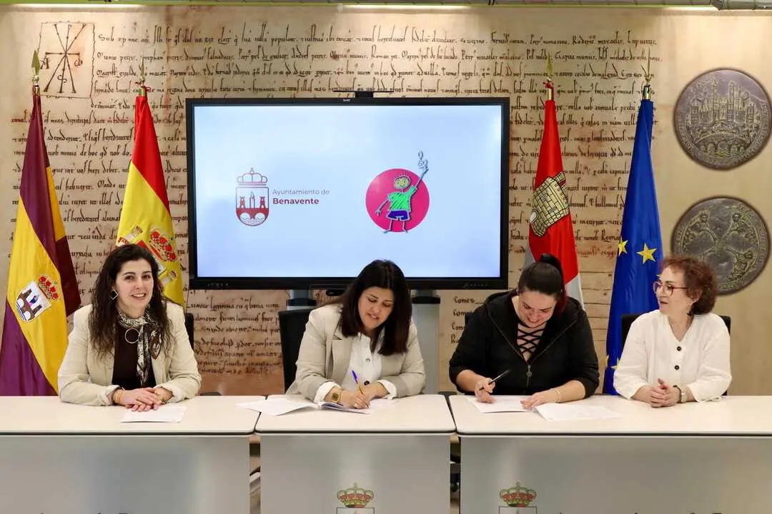 Firma del convenio en el Ayuntamiento de Benavente