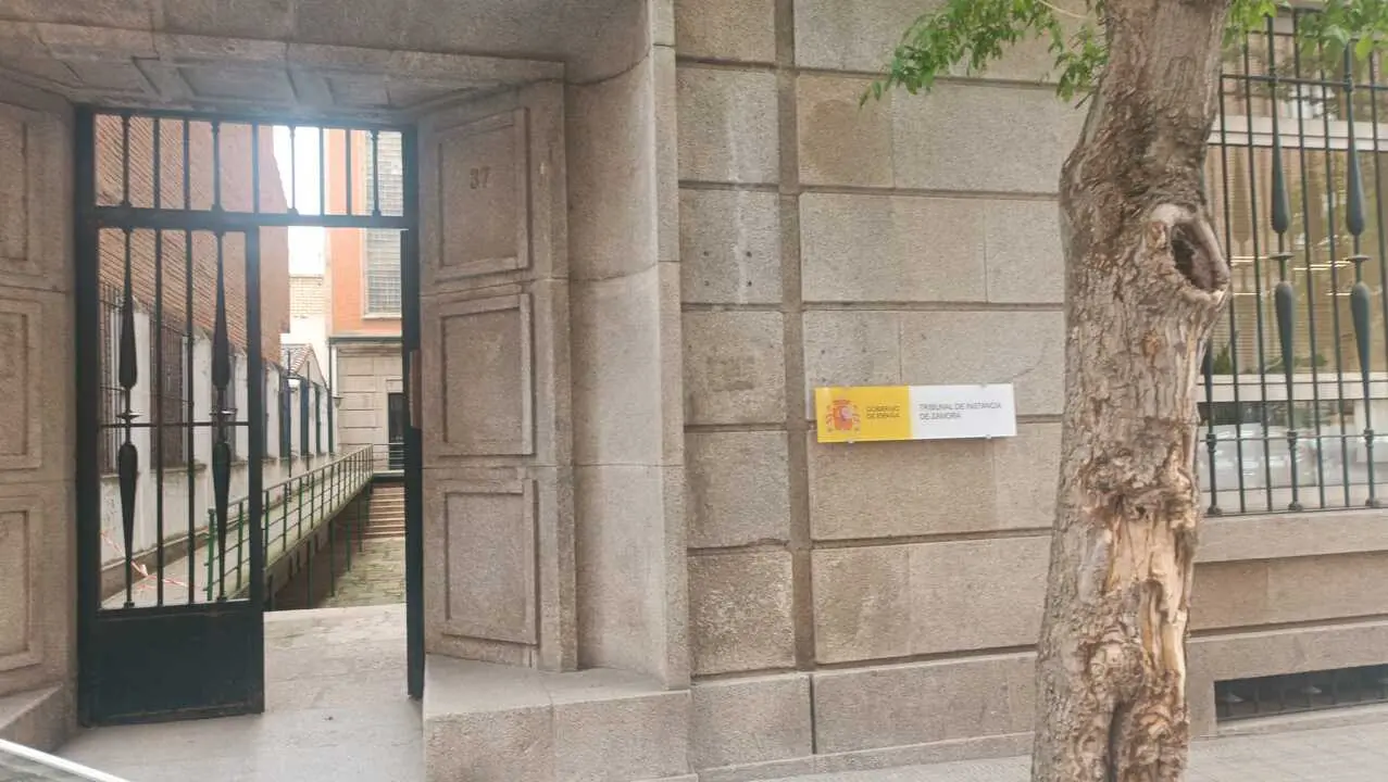 Juzgado de Menores en la calle regimiento de Toledo