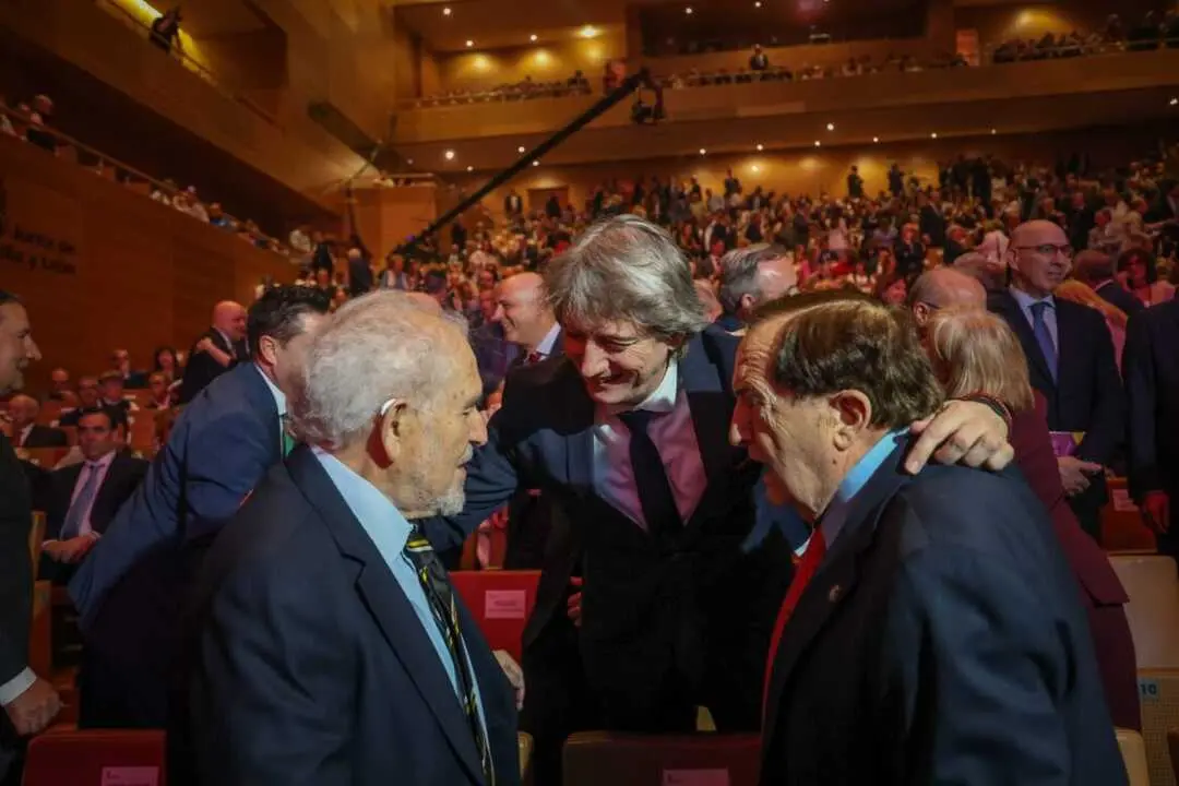 Carlos Mart&iacute;nez con Demetrio Madrid y Juan Jos&eacute; Lucas