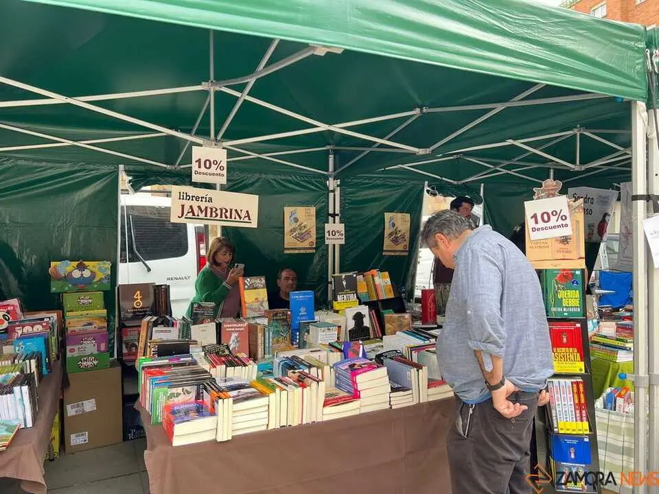 D&iacute;a del Libro Zamora _12